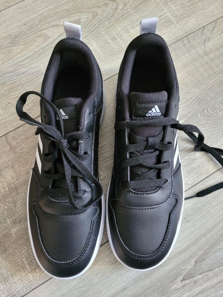 ***ADIDAS Schuhe Größe 38*schwarz/weiß*NAGELNEU*** in Herzberg/Elster