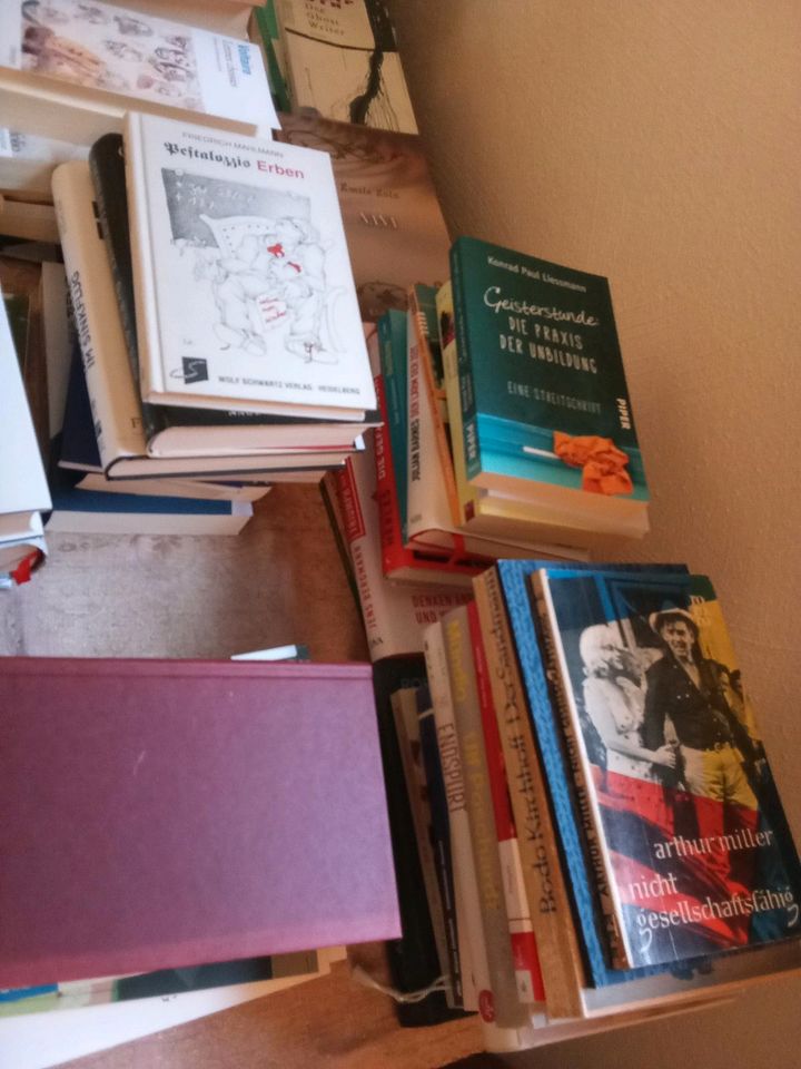 Bücher - Politik deutschsprachig, französische Literatur in Saarbrücken