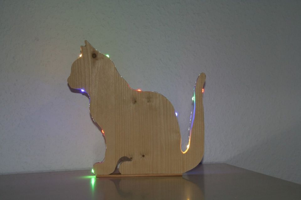 Hund oder Katzen Silhouette mit bunter LED - Lichterkette in Karlsruhe