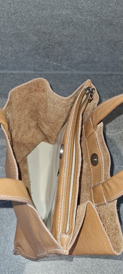 Sehr schöne Echt - Leder Handtasche aus Italy Farbe - Beige  . in Hamburg