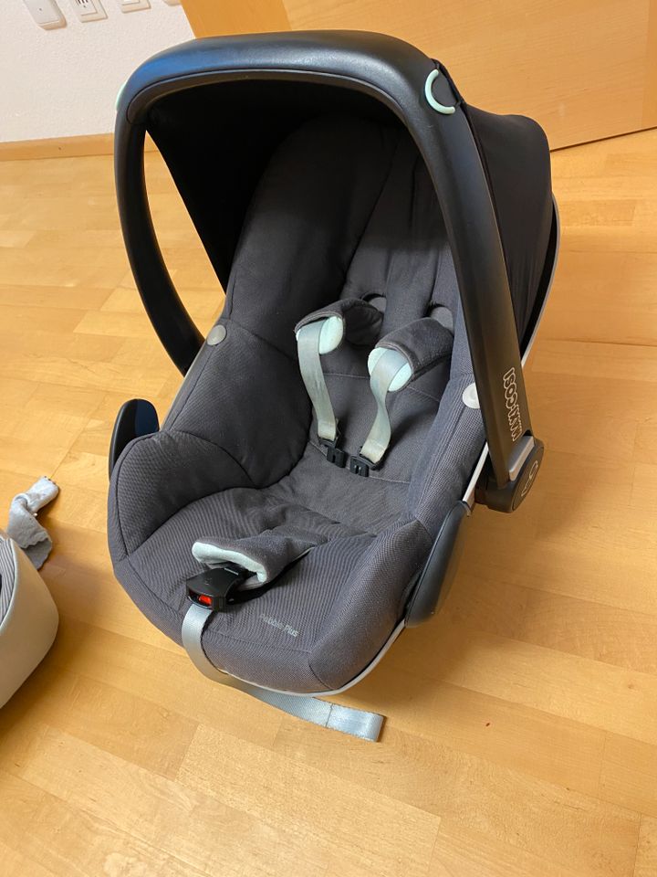 Maxi Cosi Pebble Plus und 2wayFix Isofix Basisstaion in Eichenau