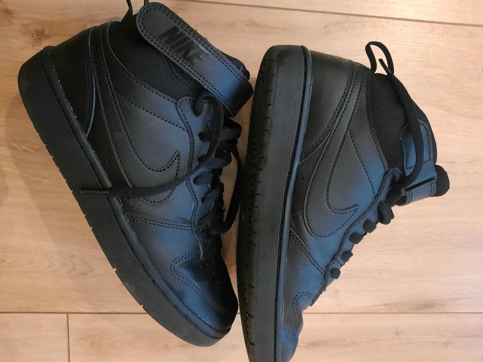 NIKE Sneaker Gr 38 ( eher 37,5 ) schwarz Sport Schuhe in Gelsenkirchen