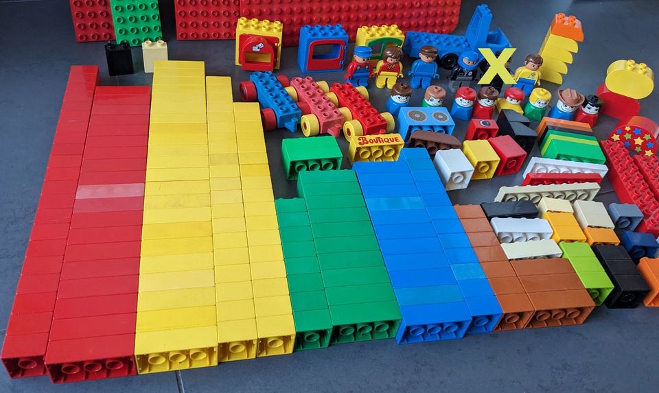 Lego Duplo XXL-Set Bausteine Platten lange Steine Männchen Box in Karlsruhe