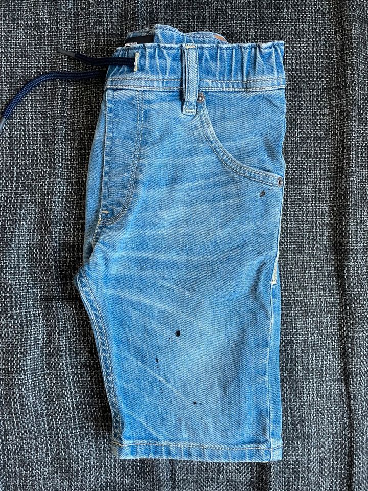 Kinder DIESEL Jeans Shorts / Gr. 116 in Neuching