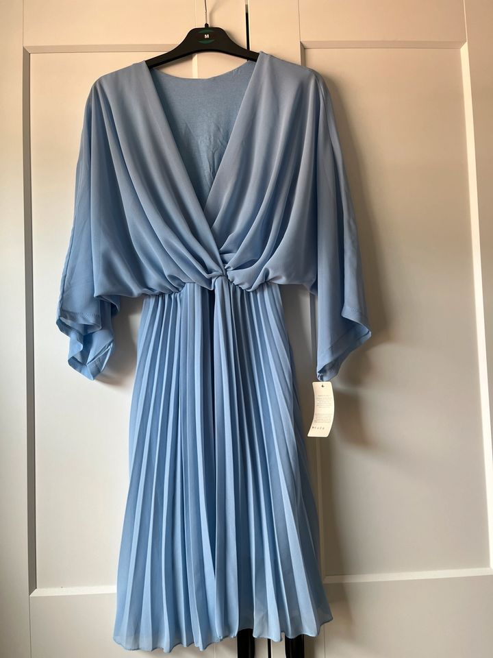 Plissee Kleid hellblau in Herne