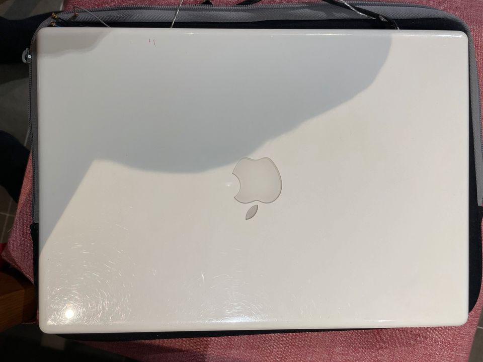Apple MacBook 13,3“ Display mit Deckel weiß in Höhfröschen