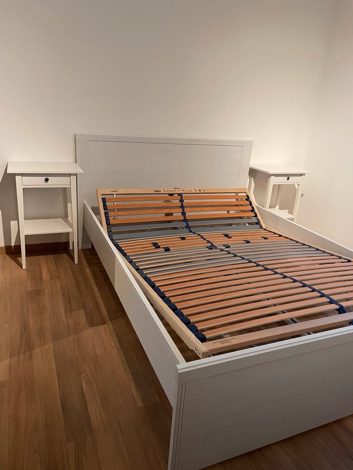 Ikea Bett 140x200 mit Lattenrost und 2x Ikea Nachttisch in Renningen