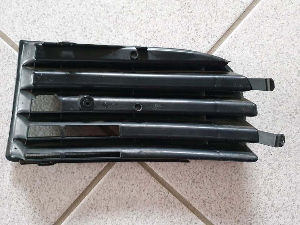 Orig. VW Golf 5 Stoßstangengitter Abdeckung  1K0853677 1K0853666 in Versmold