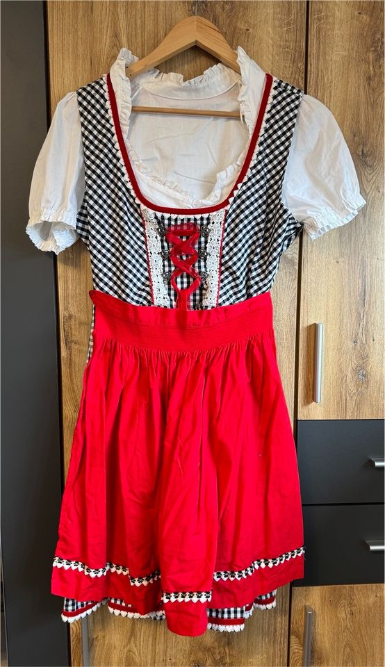 Kariertes Dirndl in Dinslaken