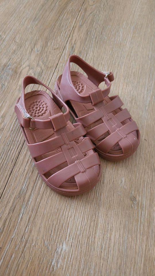 Kinderschuhe/Sandalen von der Marke Elefanten und Crocs in Tecklenburg