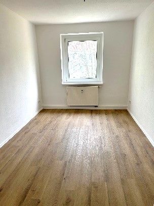 Frisch renovierte 4RW mit Balkon u. Kfz-Stpl. in Zentrumsnähe in Riesa