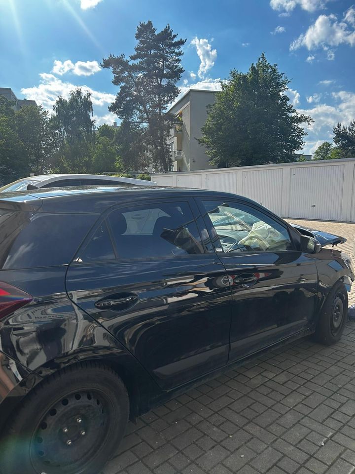 Hyundai i20 Active Passion Unfallfahrzeug KLIMA SITZHEIZUNG PDC in Herzogenaurach