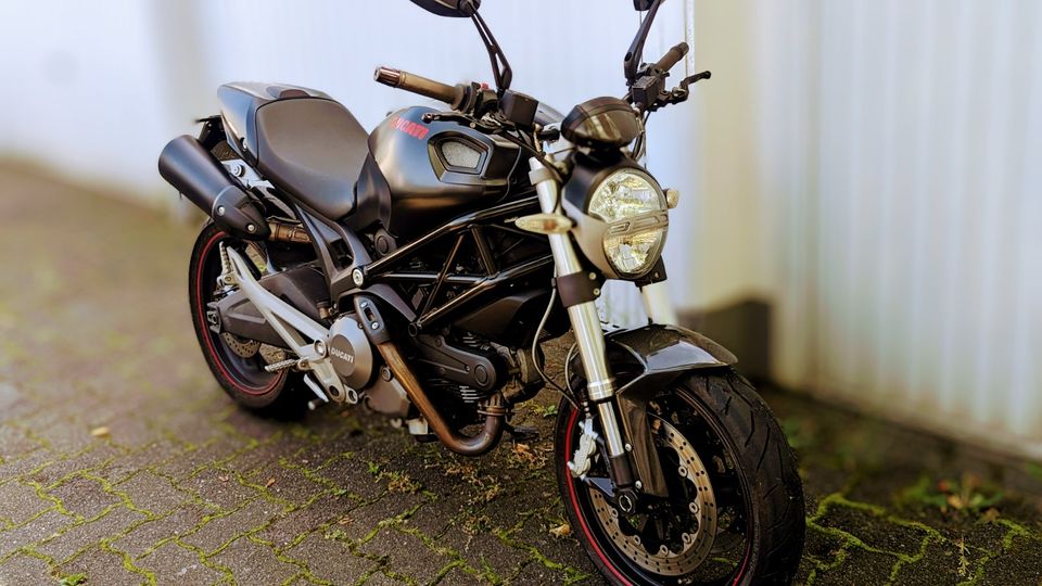 Ducati Monster 696 schwarz in Datteln