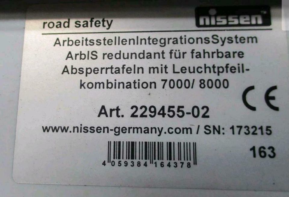 Nissen Verkehrsleittafel Absperrtafel Verkehrsleitanhänger GPS in Selters