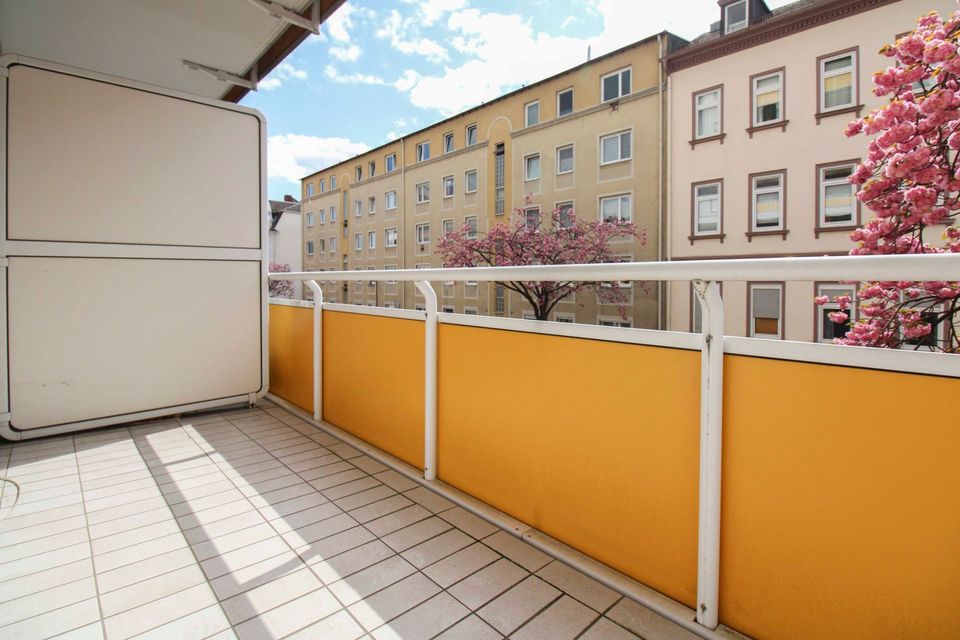 Top-Lage für Singles, Senioren oder auch Flugbegleiter: 1-Zi.-Apartment mit Balkon in Bad Homburg