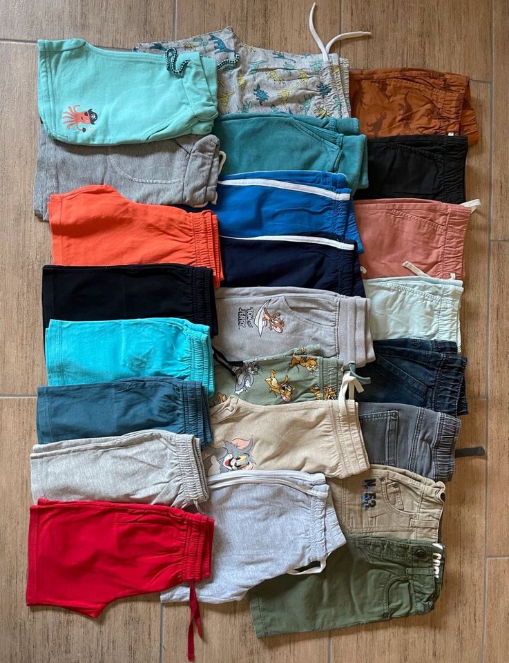 Hosen Jeans  kurze Hosen Shorts Leggings Größe 110/116 in Rödental