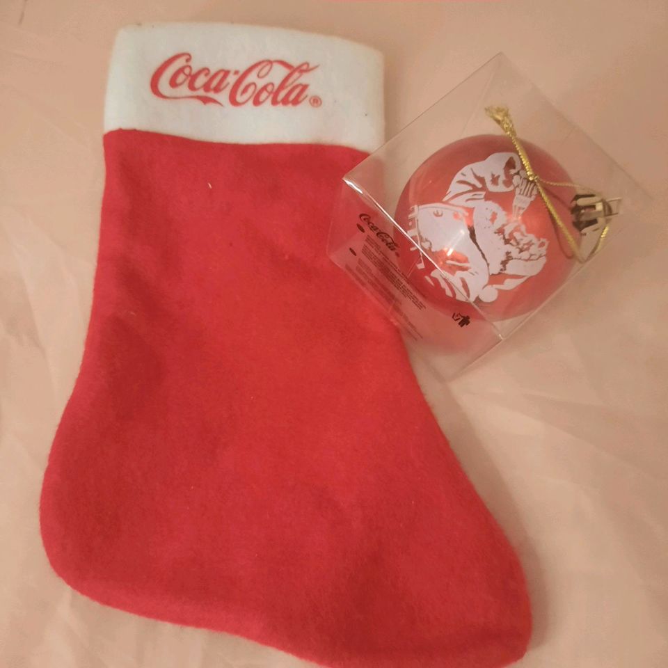 Coca Cola Nikolausstiefel und passende Baumkugel in Berlin