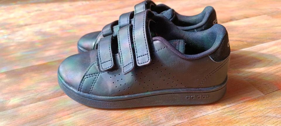 Adidas Stiefel/Sneaker für Jungen Größe 32 schwarz in Berlin