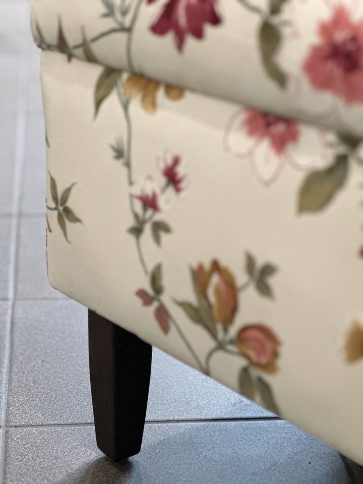 Ohrensessel Sessel mit Hocker Federkern beige Blume in Blomberg