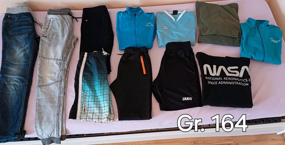 Bekleidungspaket Gr 164 Hoodies Jeans kurze Hose Trikot Joggingho in Leibertingen