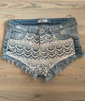 Bershka High Waist Jeansshorts mit Spitze, Größe 36 Essen - Essen-Werden Vorschau