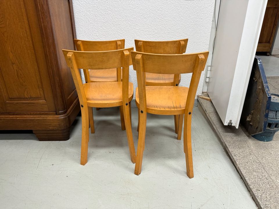 4 Alte Stühle Holz Holzstühle massiv Küchenstuhl Bistrostuhl in Völklingen
