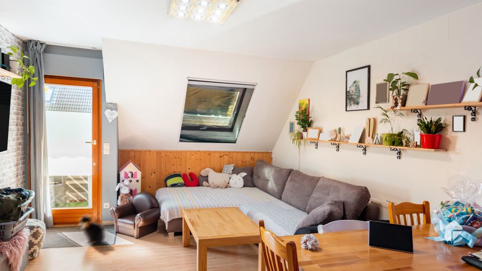 Großzügige 3-Zimmer-Dachgeschosswohnung mit fantastischer Aussicht, Balkon, Aufzug und Stellplatz in Judenbach