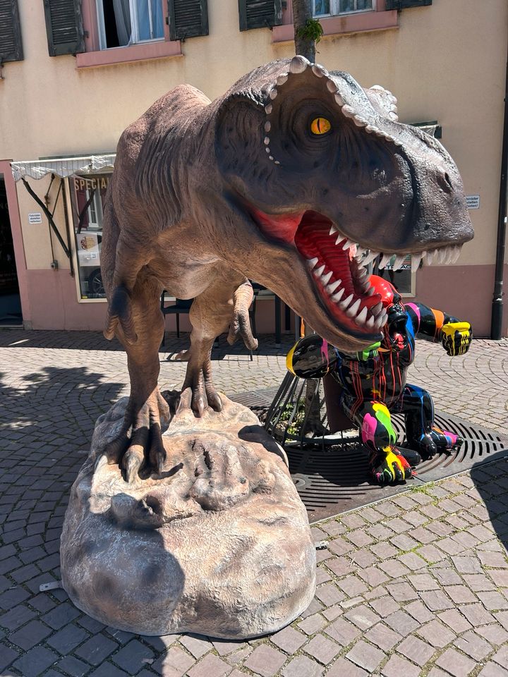 T REX Dinosaurier lebensgroß Jurassic Dekoration in Herbolzheim