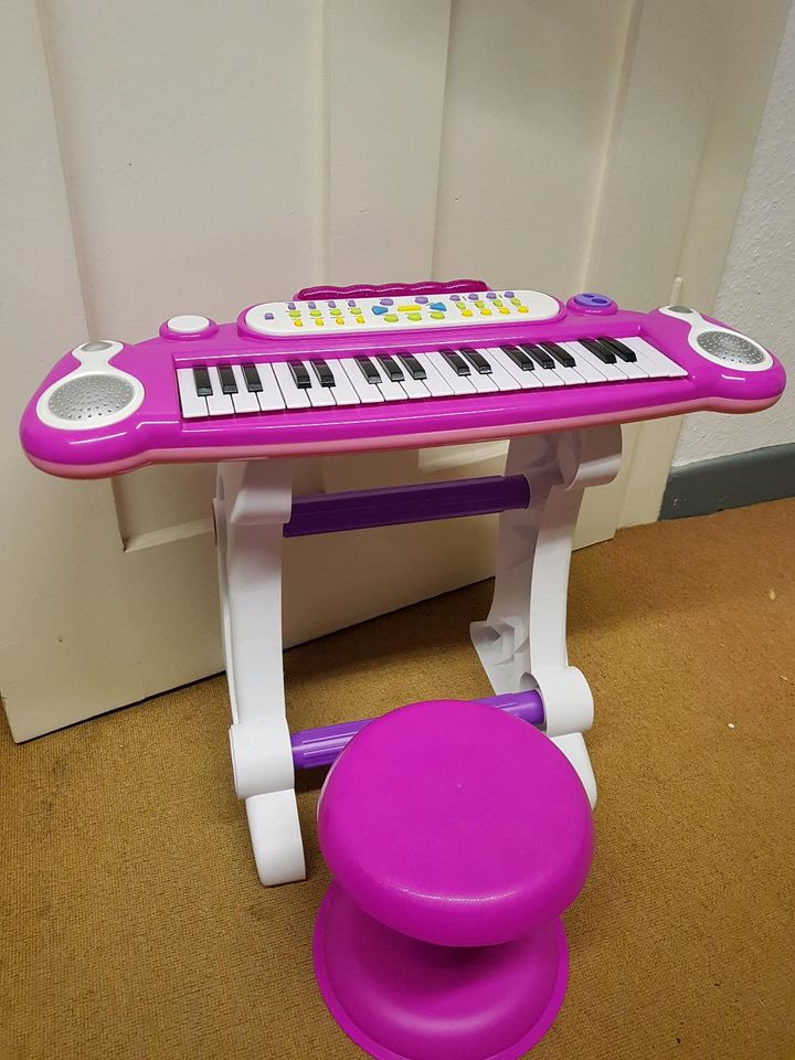 Kinderkeyboard mit Hocker in Pohlheim