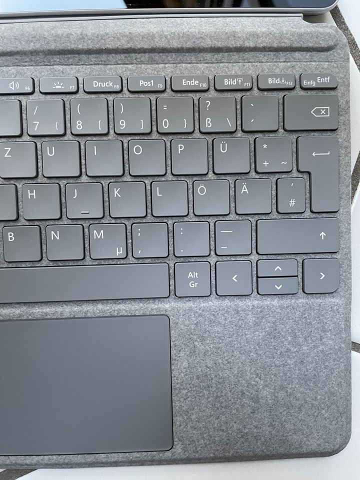 Microsoft Surface Go Tablet inkl. Tastatur in Würzburg