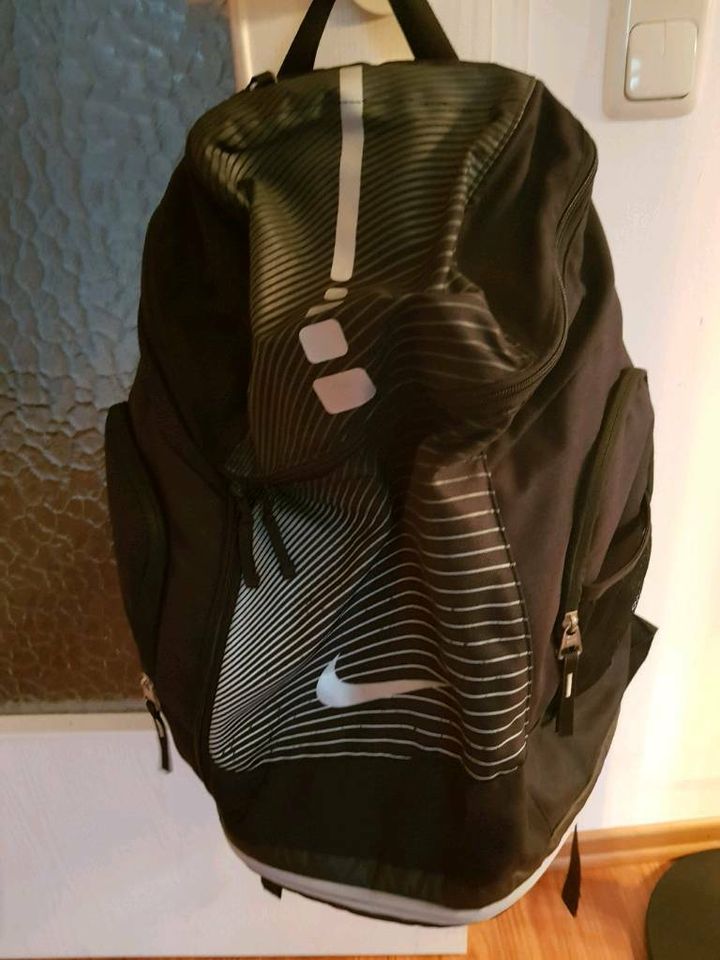Nike Rucksack groß schwarz in Dresden