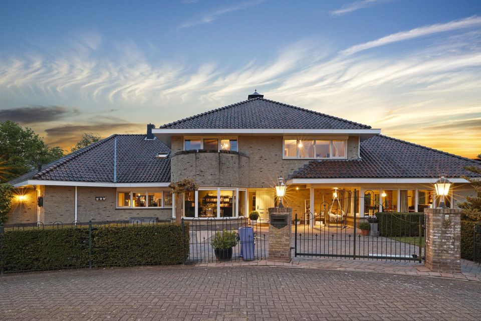 Sehr geräumige Millionärs villa 659m2 Wohnbereich Niederlanden in Westerland