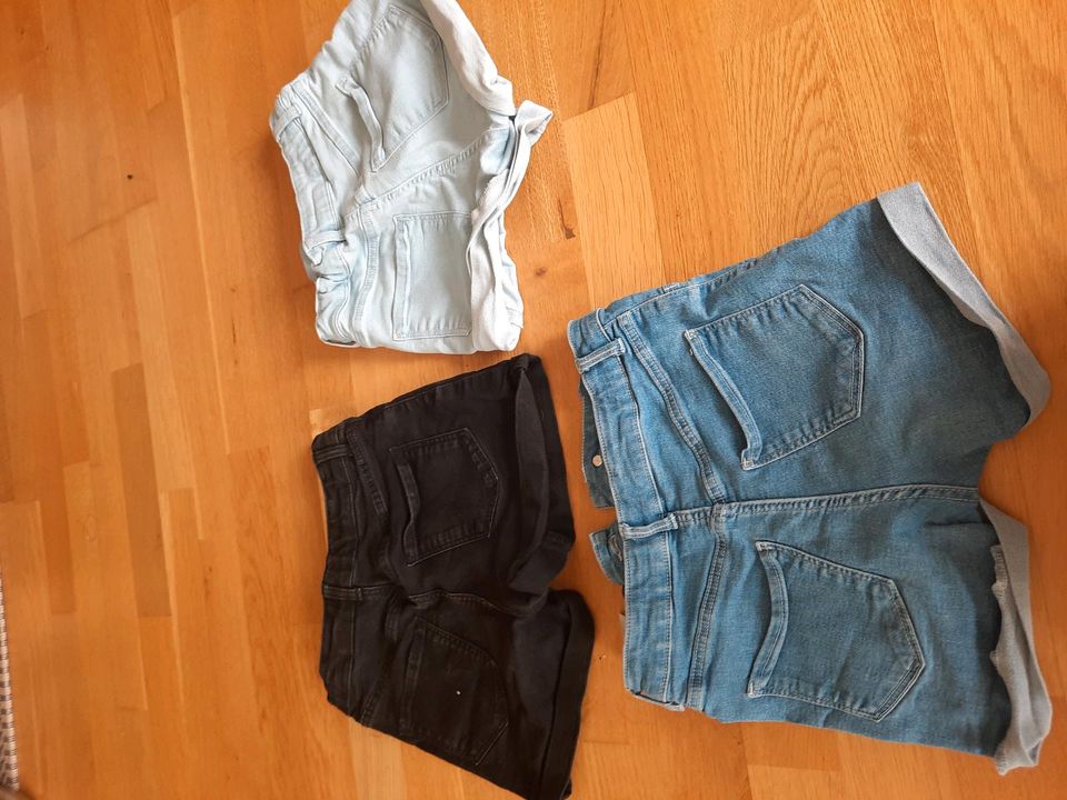 3 Jeans Shorts von H & M in Glashütten