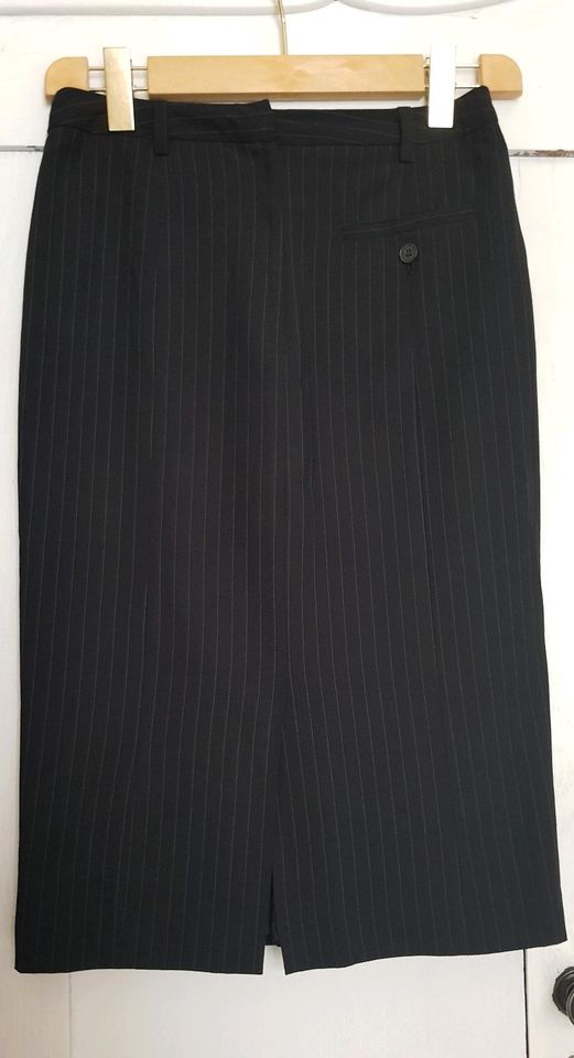 Nadelstreifen Pinstripe Kostüm Gothic Bleistiftrock Blazer in Berlin