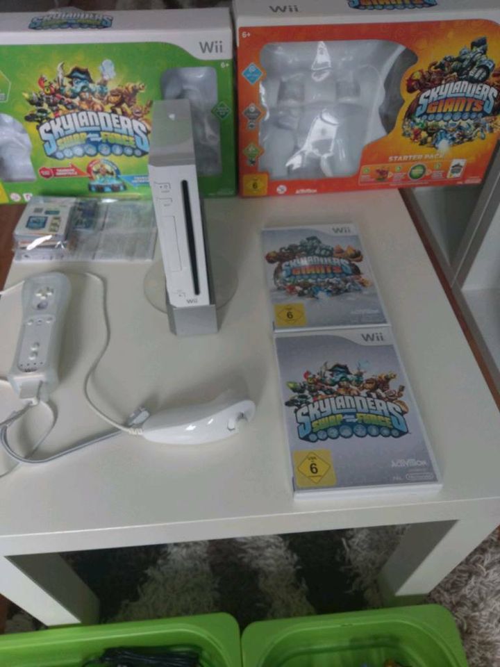 Nintendo Wii Fit Skylanders Giants und Swap Force OVP 26 Figuren in Duisburg