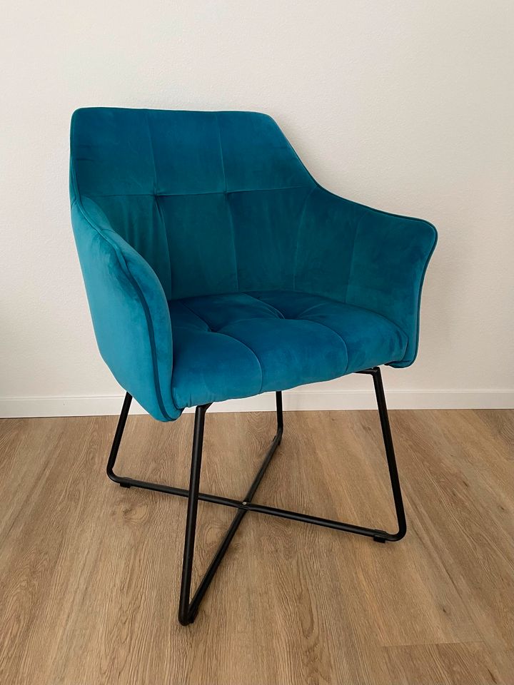 Design Stuhl aus Samt in Hofbieber