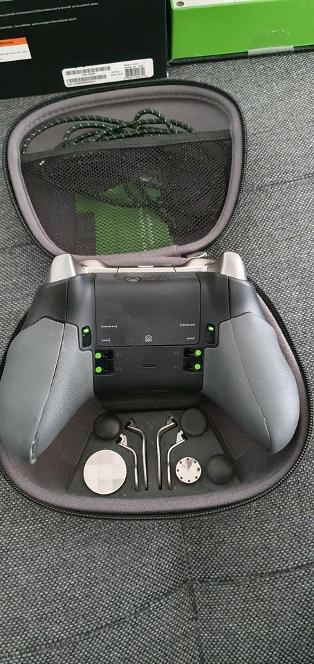 Xbox one Elite Controller V1 mit Tragetasche, OVP, Ladestation in Backnang
