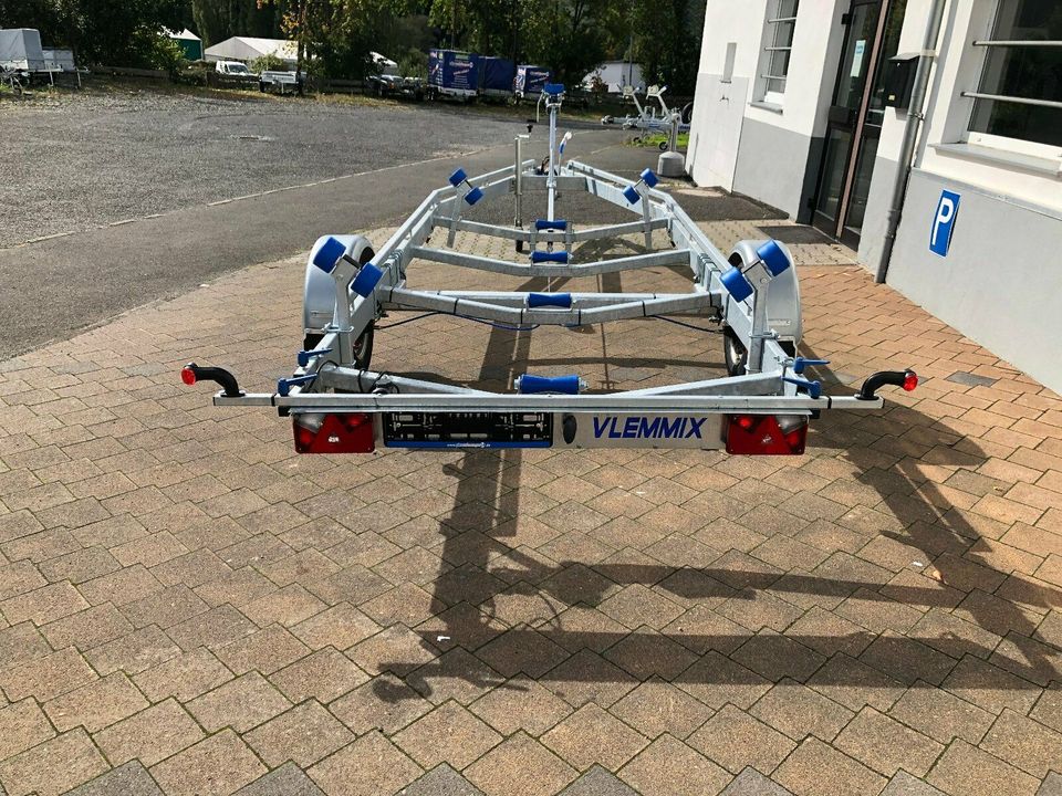 Vlemmix Bootstrailer Bootsanhänger für Boote bis 6,9m 1500kg in Monzingen