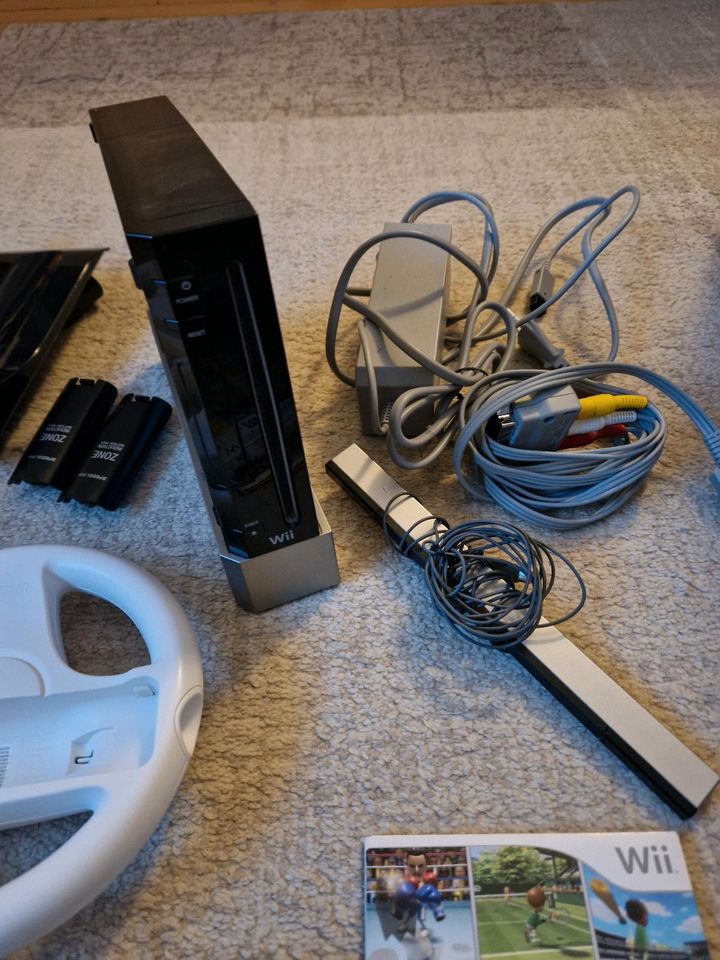 Wii Nintendo Bundle mit 20 Spielen und viel Zubehör in Berlin