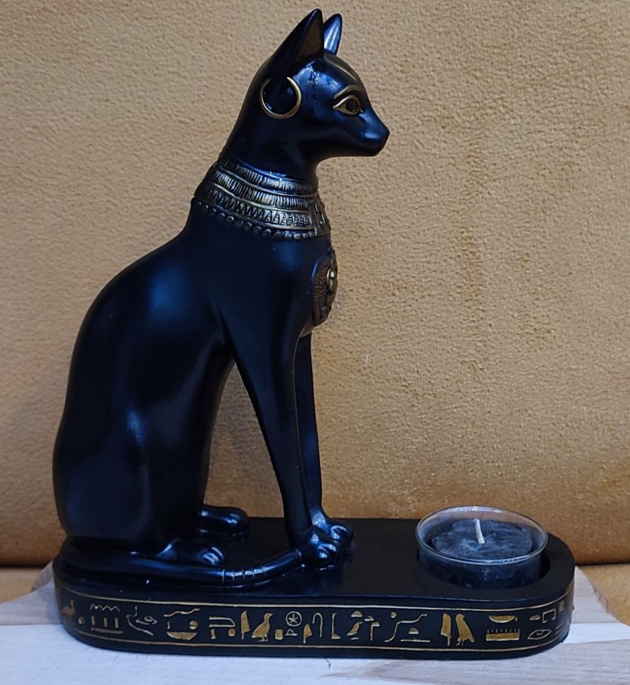 Ägyptische Katzengöttin mit Ohrringe in Neustrelitz