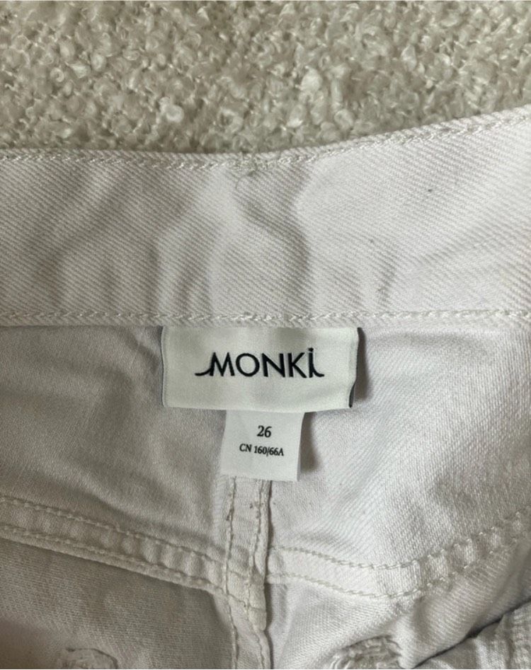 Monki weiß Jeansshorts in Berlin