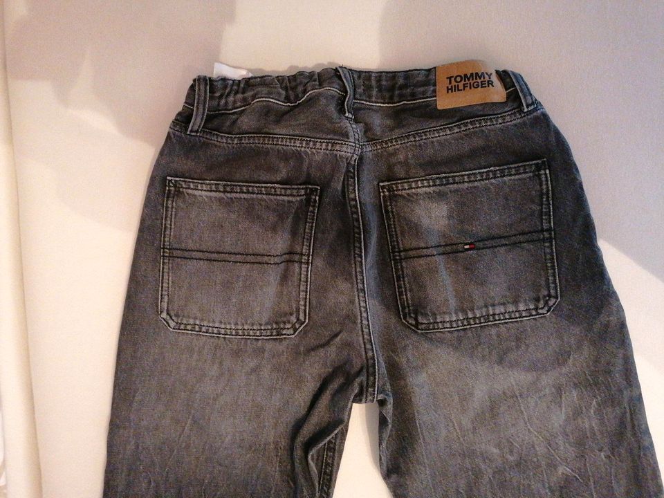 Tommy Hilfiger Jungen Jeans 176 in Liebenburg