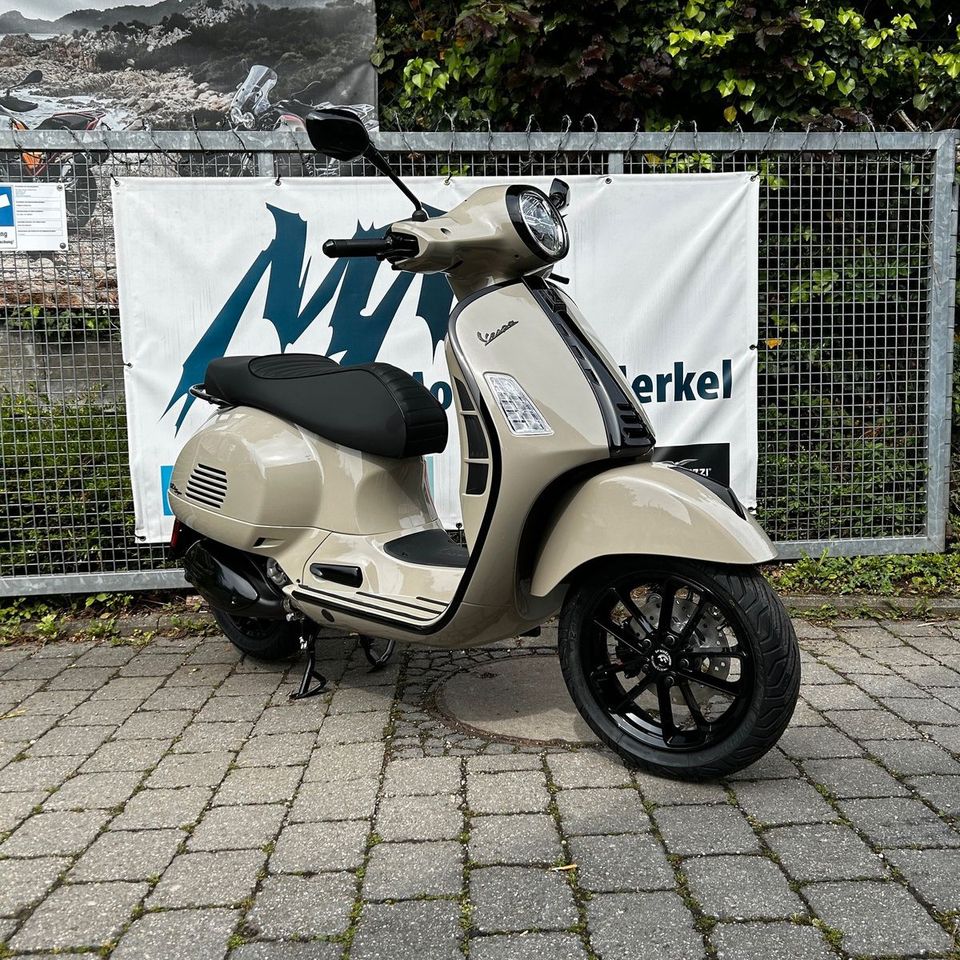 Vespa GTS 300 HPE Nero/Avvolgente Mod.Keyless in München