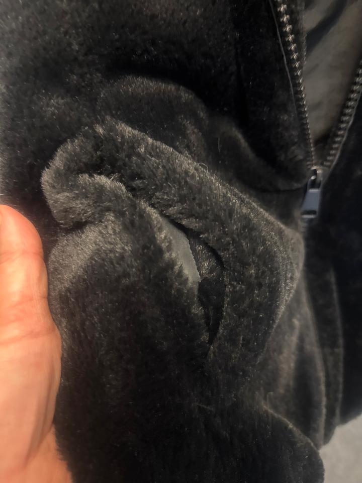 Esprit Flauschjacke mit Kaputze warm schwarz Gr. M neuwertig in Alsdorf