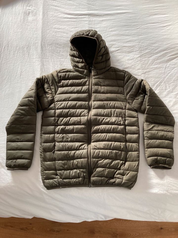 H&M Winter Steppjacke Puffer mit Kapuze, quilted jacket in Leonberg