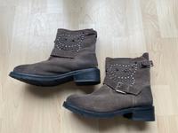 Lässige Lederboots mit Nieten von Lola Cruz Eimsbüttel - Hamburg Eimsbüttel (Stadtteil) Vorschau