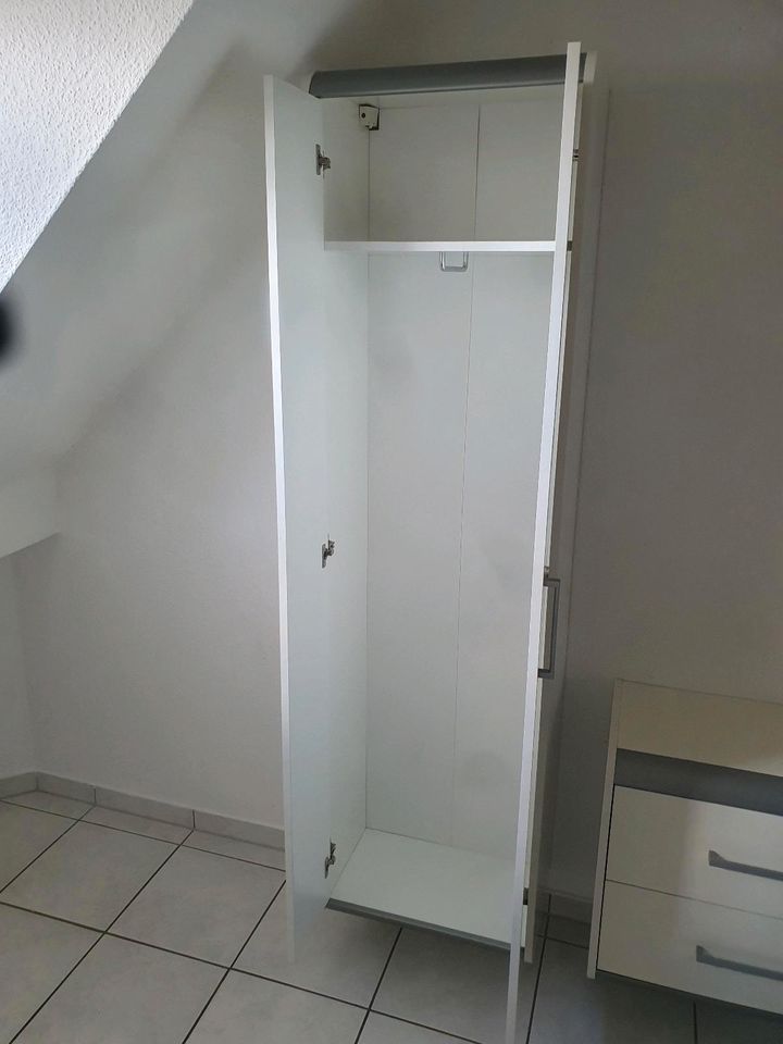 Garderobe mit Spiegel - 4 teilig / Flur Möbel / Eingangsbereich in Wildeshausen