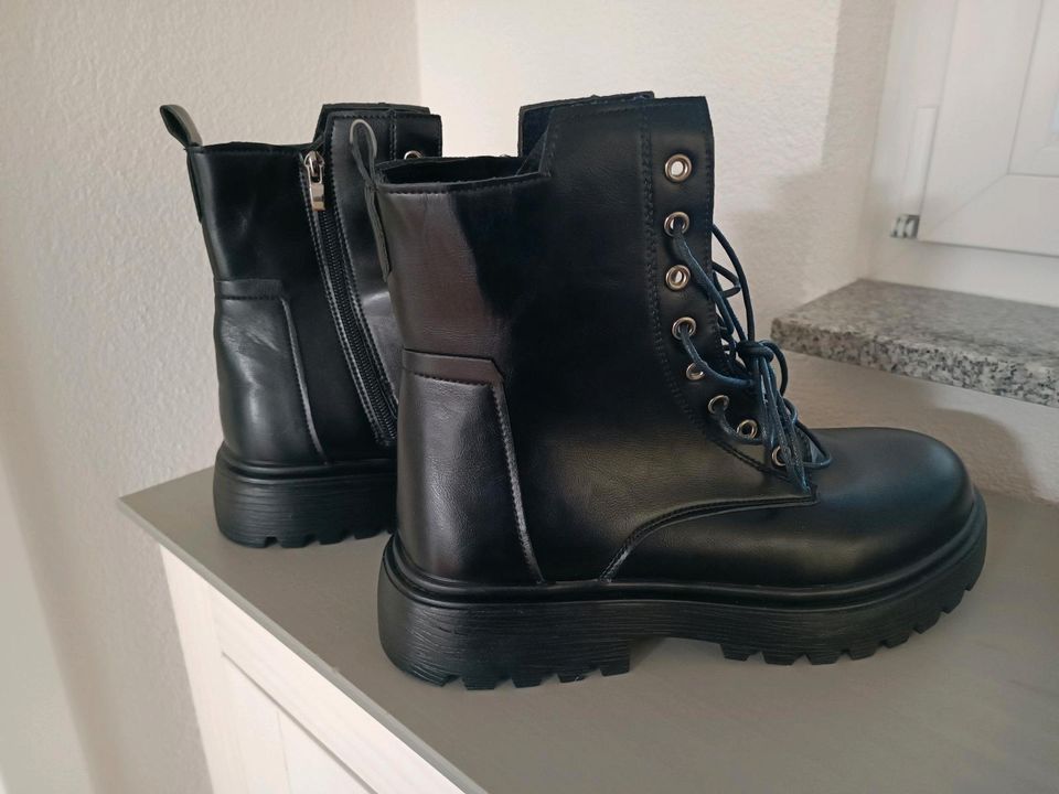 Boots, Stiefel Schwarz 42 NEU in Schwendi