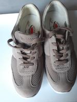 Damen Sneaker-Sportschuh weichesMaterial/LederGr.4 selten getrag. München - Allach-Untermenzing Vorschau