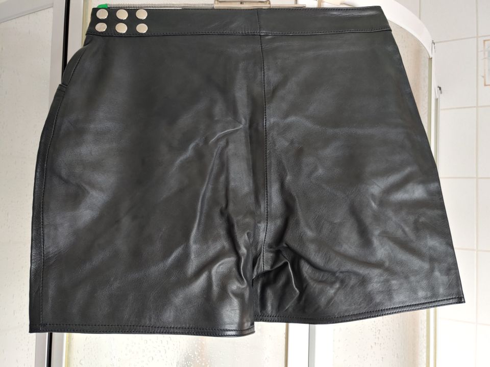 Leder Shorts schwarz Gr.38 von crazy outfits RV in Elmshorn